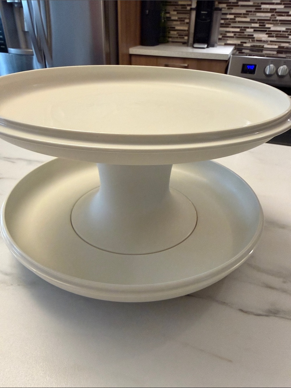 Tupperware Reversible Serving Stand / Cake Stand